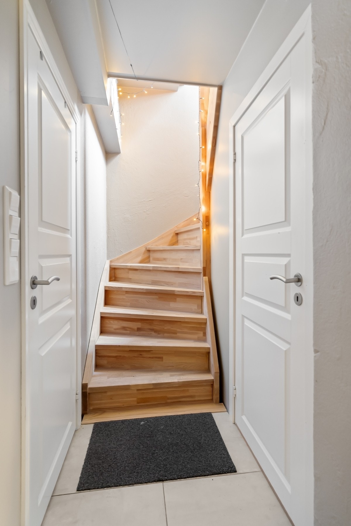 Ny trapp mellom etasjene montert senhøsten 2025. Galleribilde