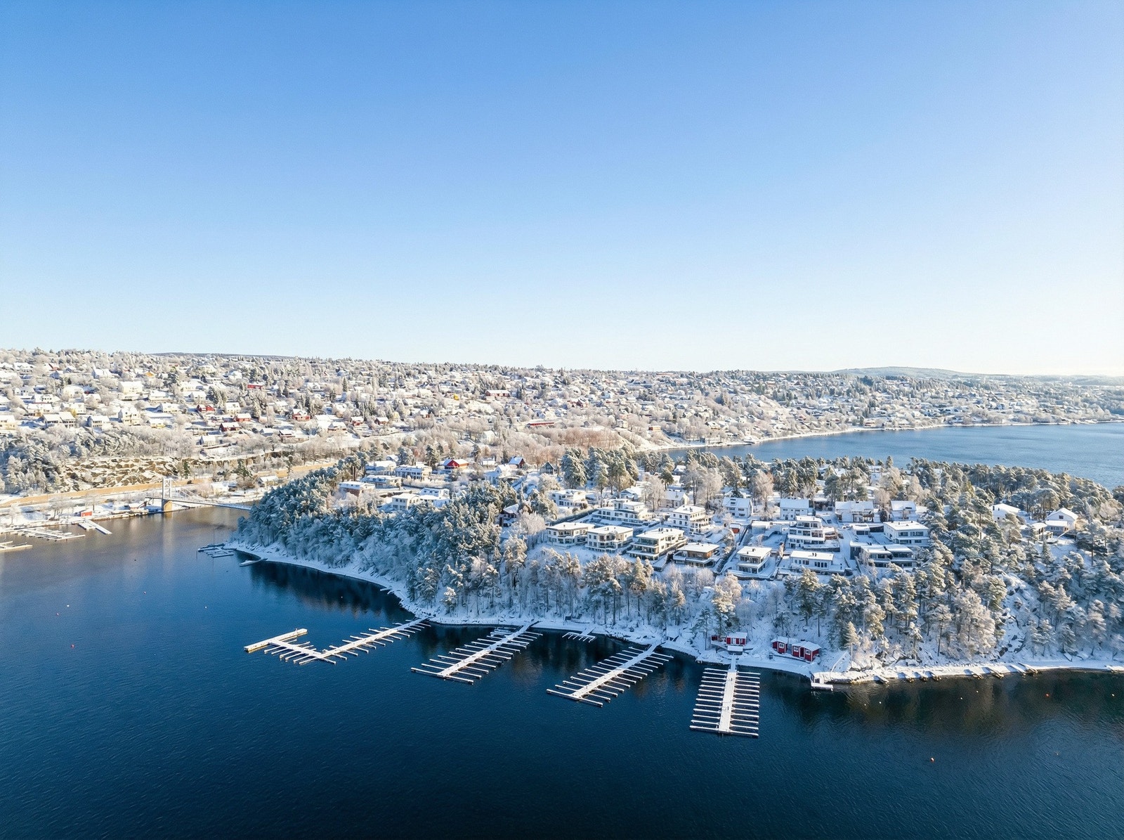 En sjelden kombinasjon av sjøliv og nærhet til sentrum, som ligger kun 10 minutter unna. Galleribilde