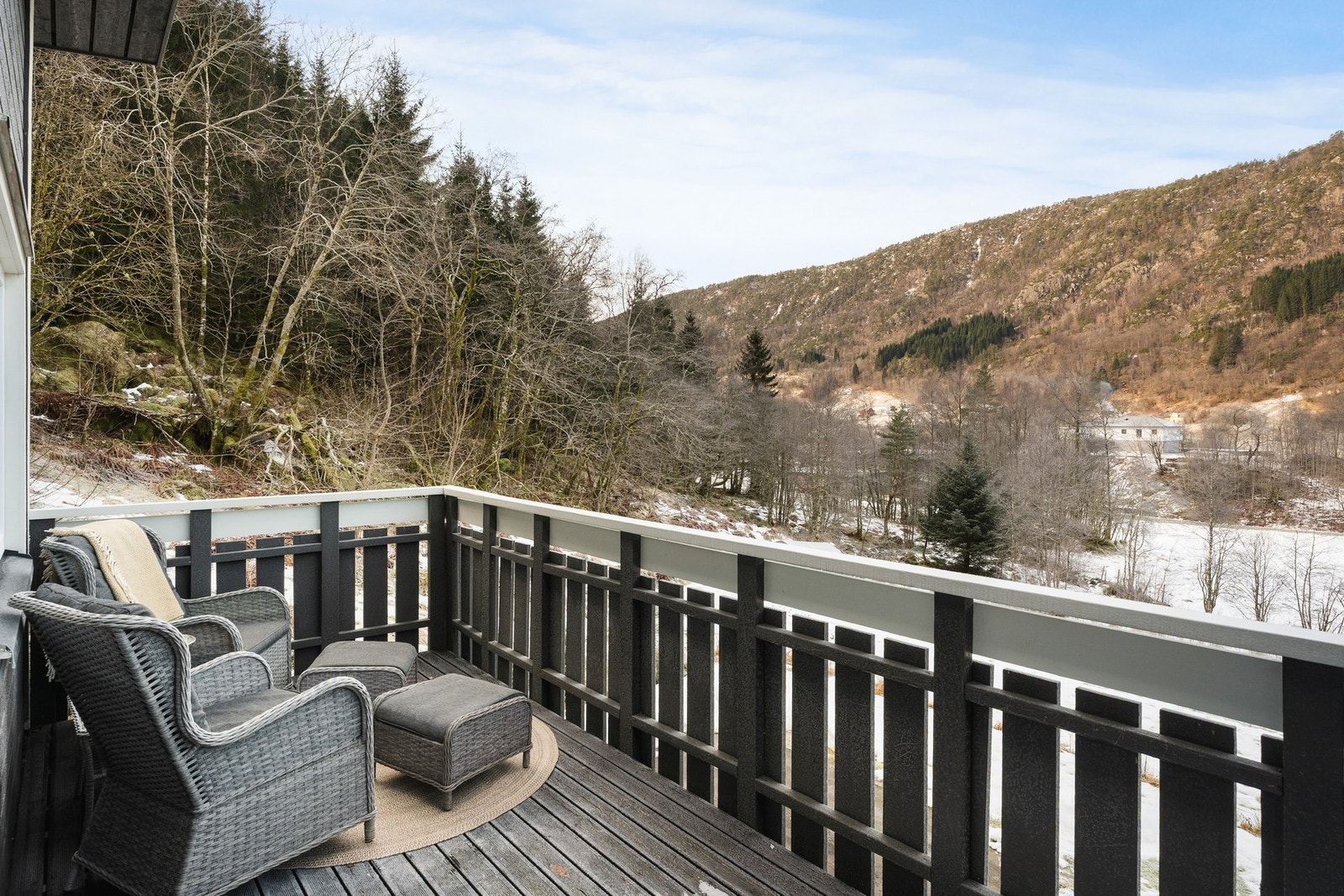 Med utgang fra stuen har du en vestvendt balkong på hele 11 kvm. Galleribilde