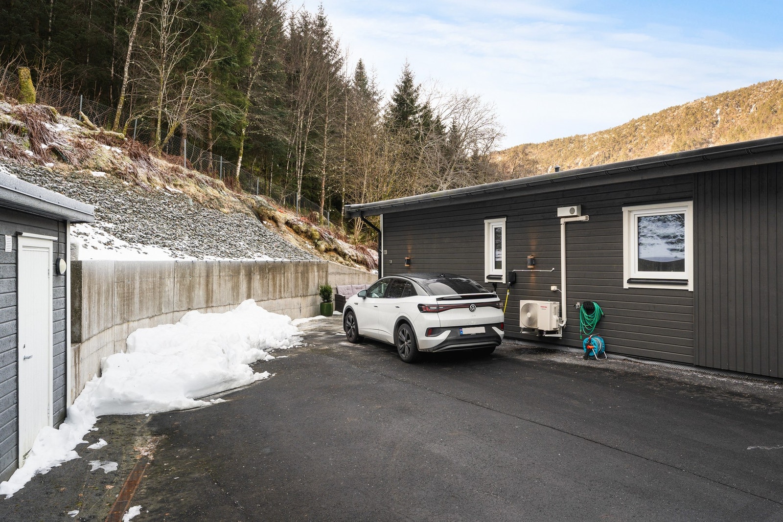 Har du el-bil? Det er mulighet for lading like utenfor leiligheten. Galleribilde