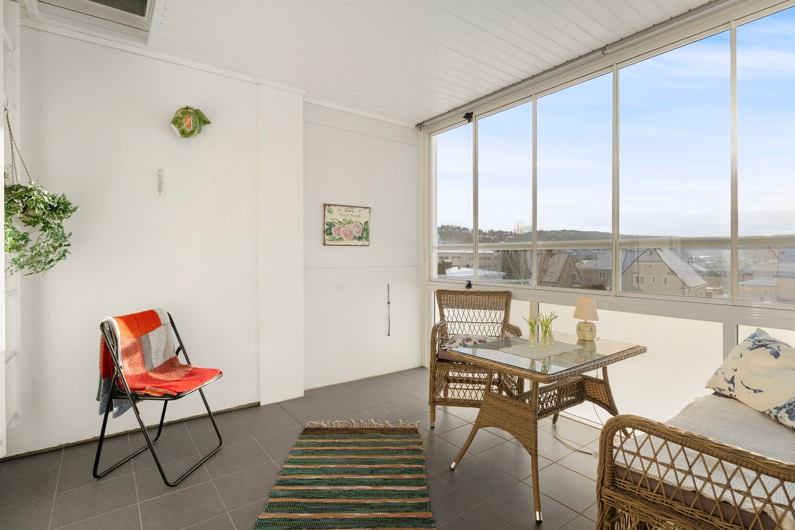 Stor fin glassveranda. Galleribilde