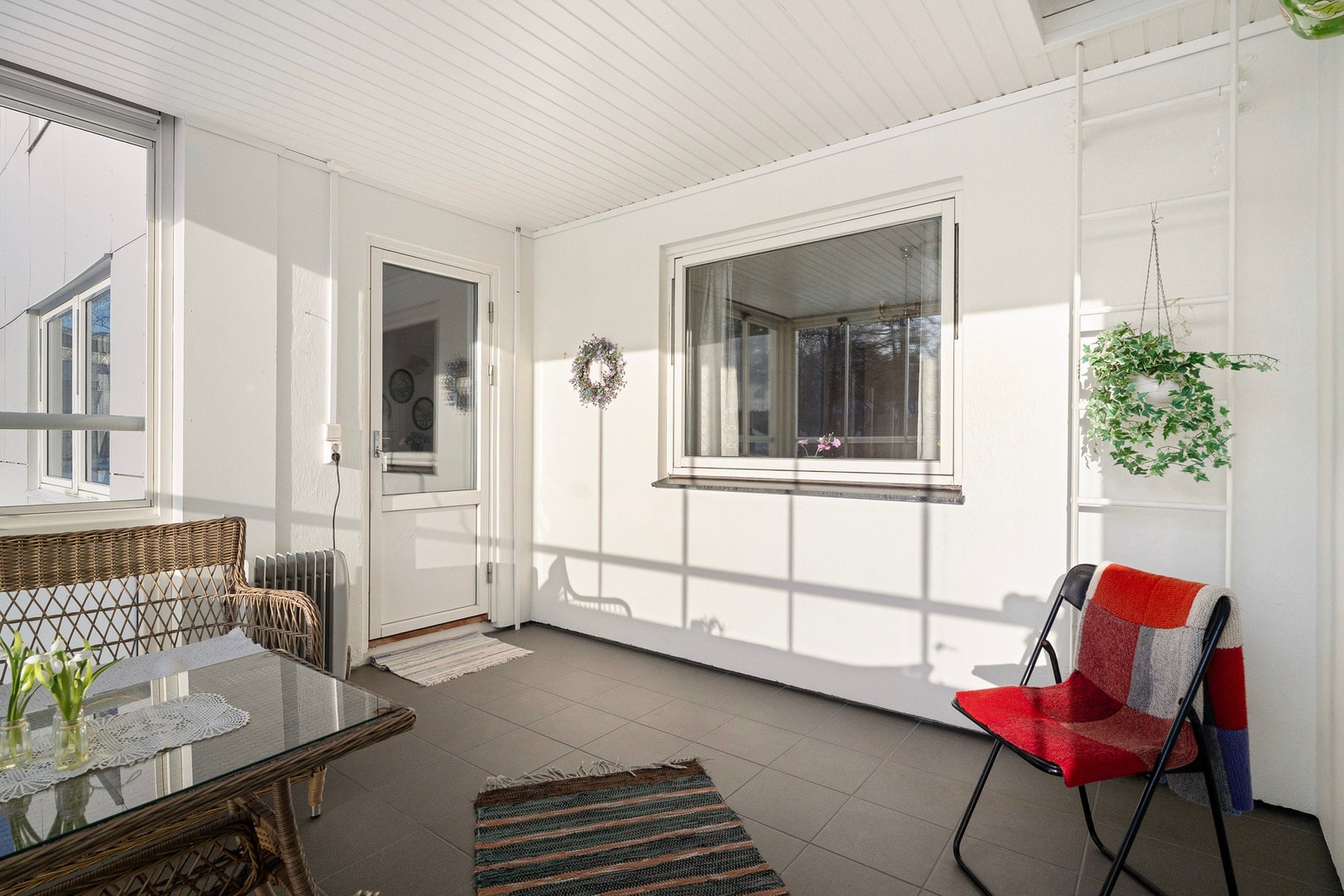 Stor fin glassveranda. Galleribilde