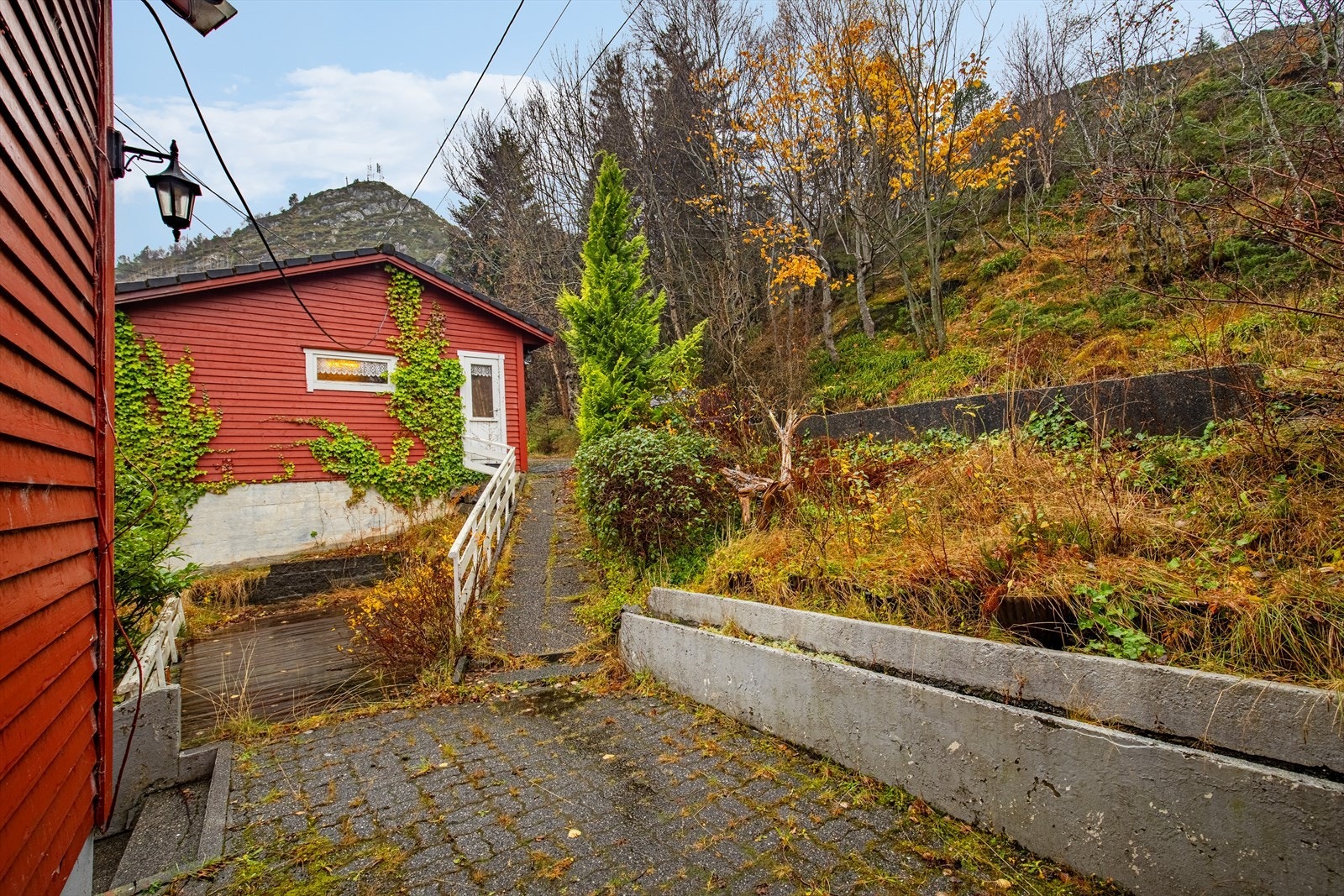 Steinbelagd område med platting Galleribilde