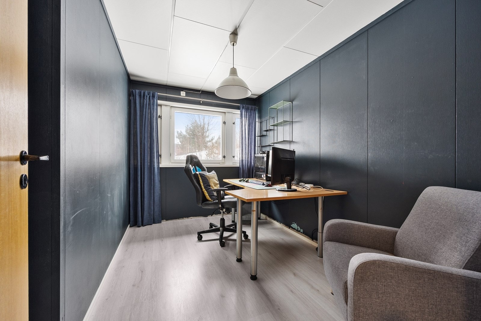 Det tredje soverommet er benyttet som hjemmekontor og har mange bruksmuligheter. Galleribilde