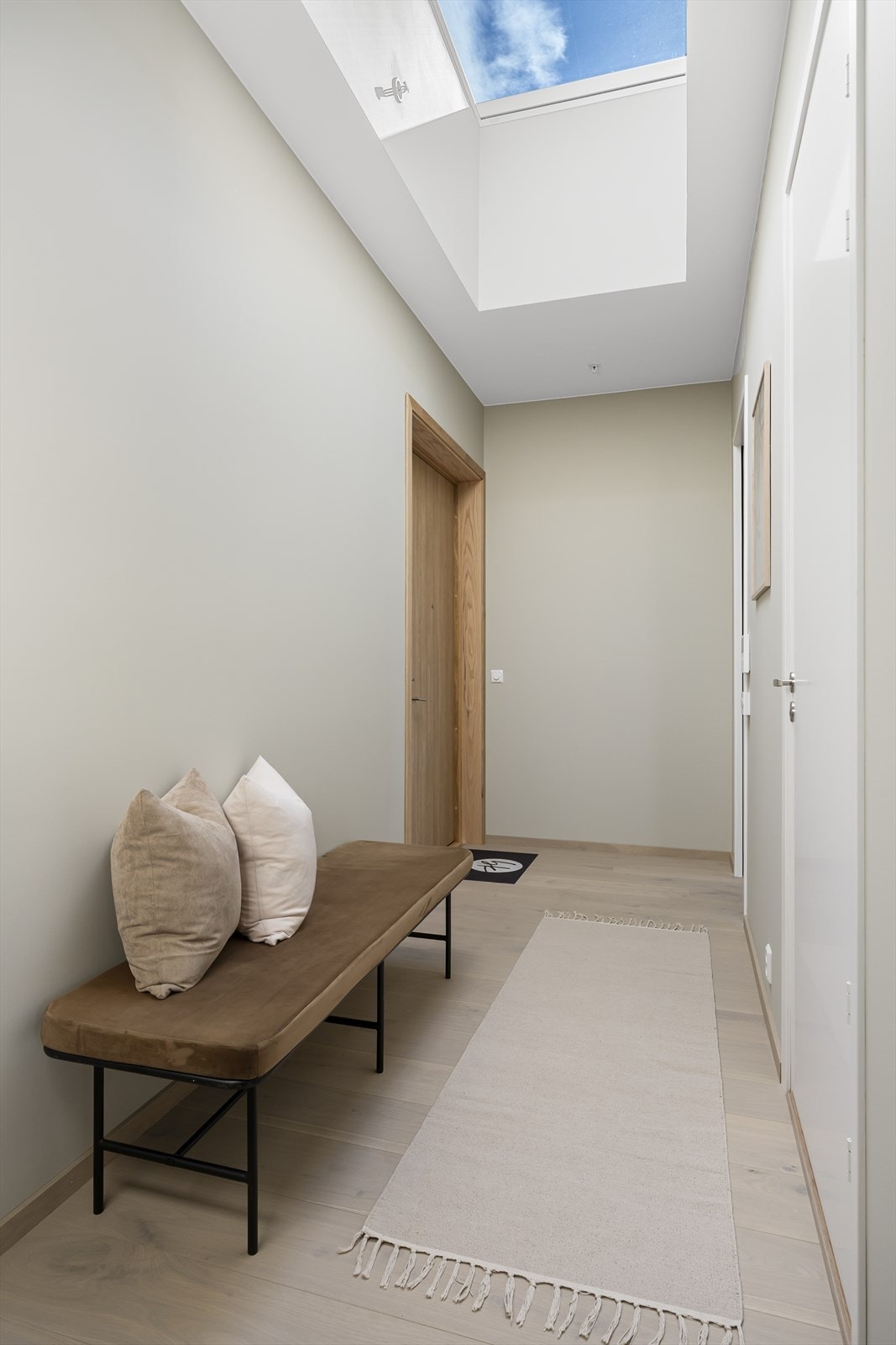 Det leveres vannbåren gulvvarme i stue, kjøkken, gang/hall, bad og vaskerom. Galleribilde