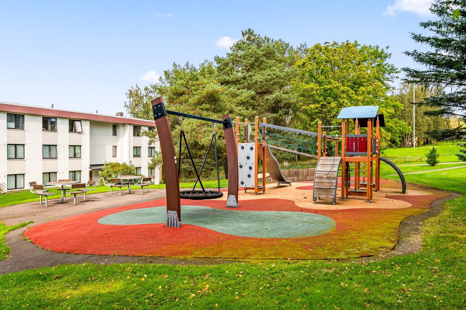 Flott lekeplass rett utenfor, til glede for de minste. Galleribilde