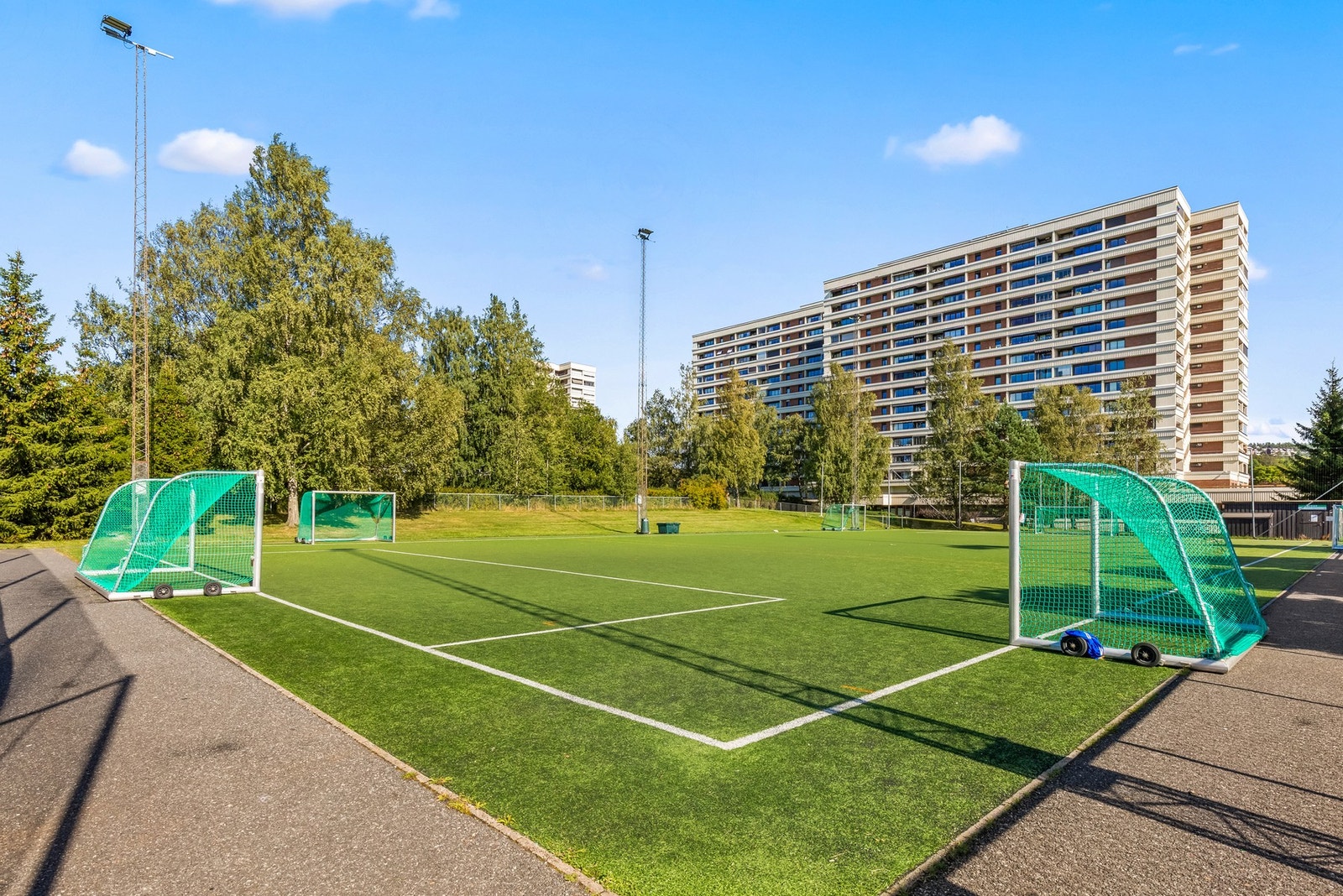 Mangfold av fritidsaktiviteter for barn og unge i nærområdet. Galleribilde