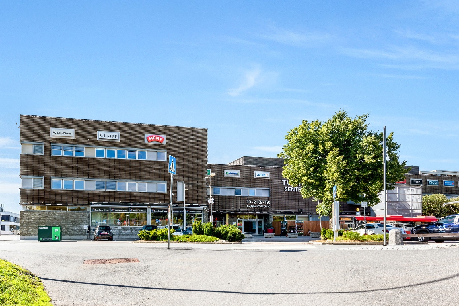 Tveita senter ligger rett i nærheten, og det er også kort vei til Alna senter - landets største faghandelssenter med store varehus og serviceenheter. Galleribilde