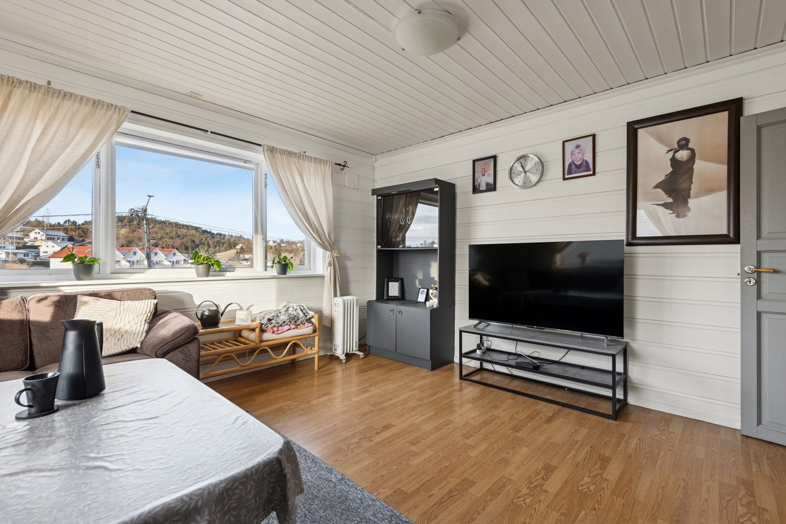 Her er god plass til stor sofagruppe og annet interiør. Galleribilde