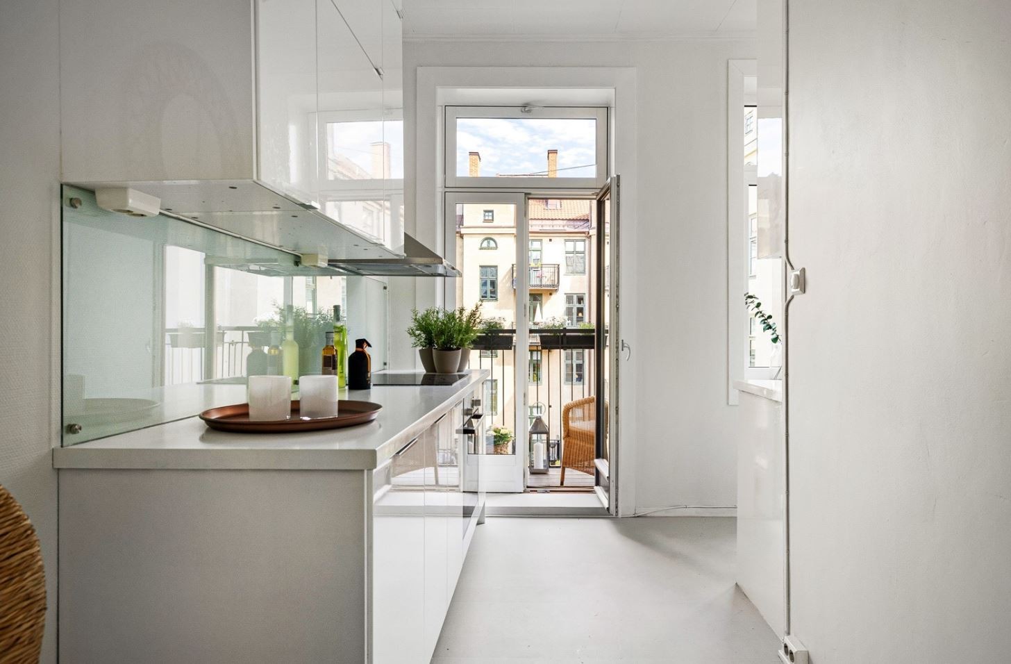 Kjøkken med utgang til balkong. Galleribilde