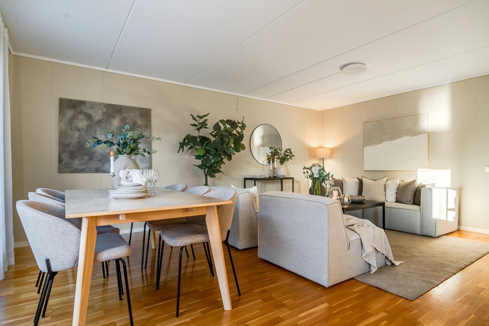 Leiligheten er malt i lyse og delikate fargevalg. Galleribilde