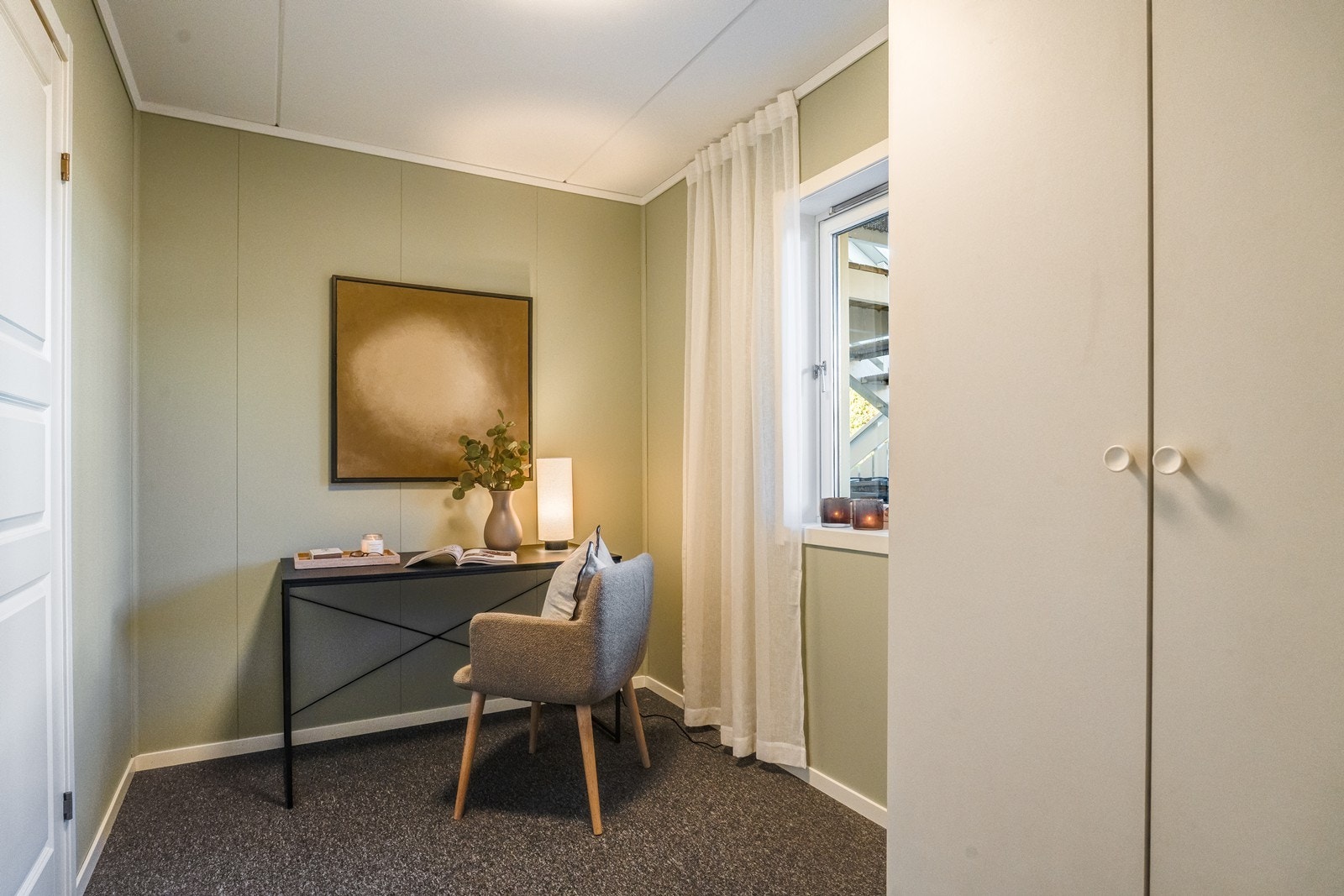 Soverom 3 har også plass til ønskelig møblering, og passer perfekt til kontor eller gjesterom. Galleribilde