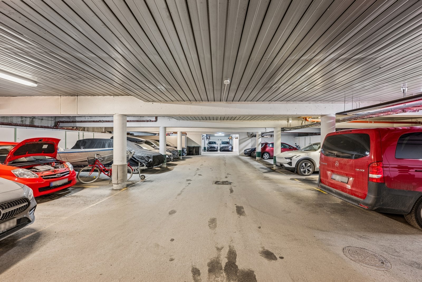 Leiligheten har fast parkeringsplass i felles garasjeanlegg. Galleribilde