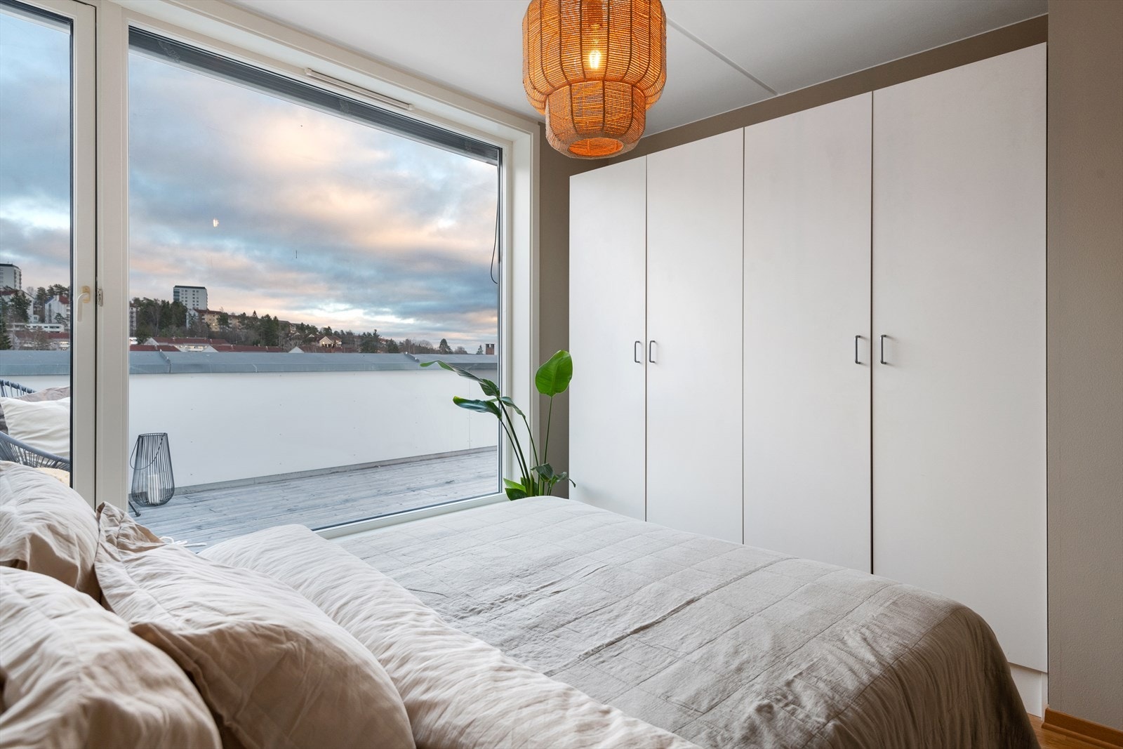 Gode oppbevaringsmuligheter med plass til doble garderobeskap. Galleribilde