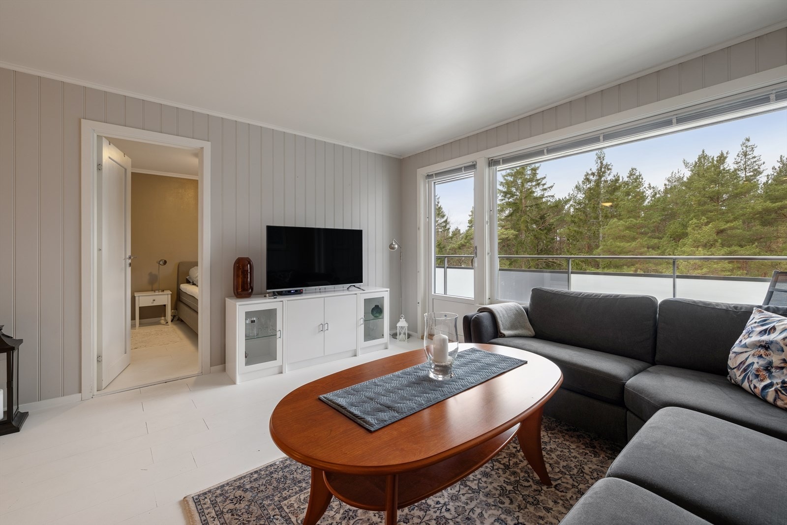 Varmtvann, kabel-tv og internett er inkludert i felleskostnadene. Galleribilde