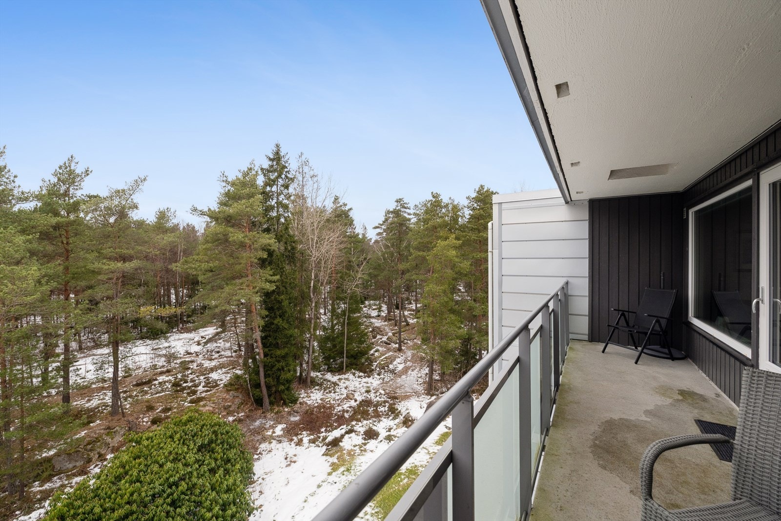 Hyggelig og usjenert utsyn mot vakker natur. Galleribilde