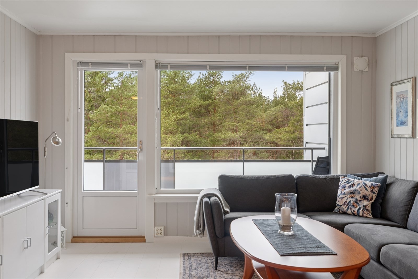 Vinduer og balkongdør fra ca 2011 med 3-lags glass. Galleribilde