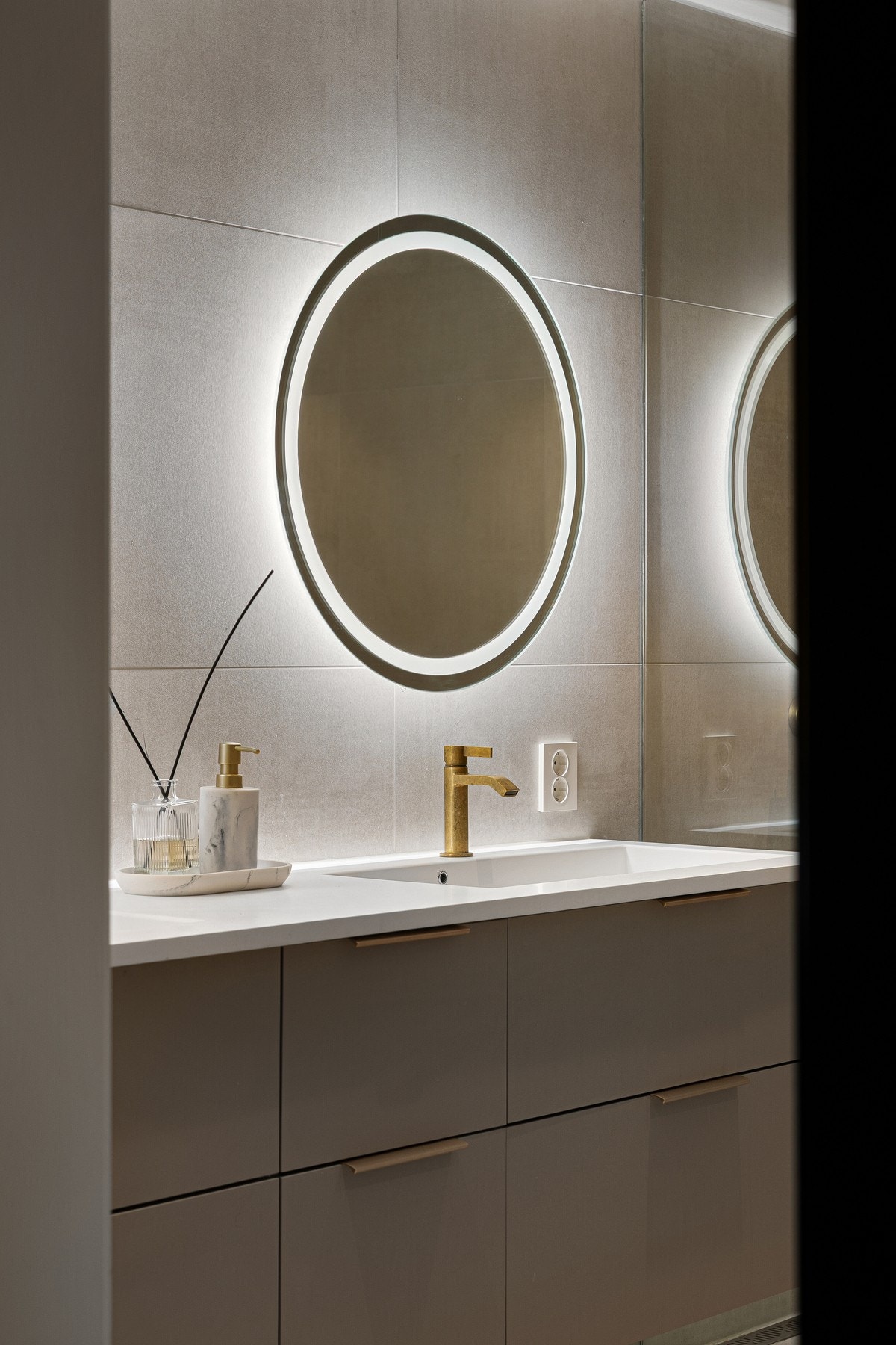 Badet ble renovert i 2022 og fremstår tilnærmet nytt i følge takstrapport. Galleribilde