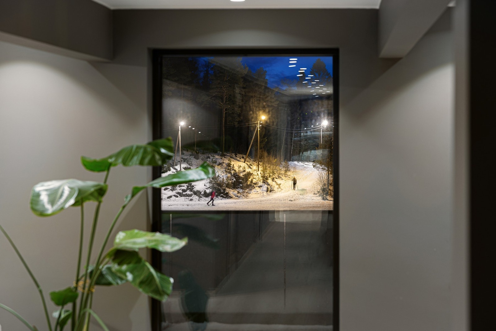 Skiløypa går rett forbi eiendommen, slik at du kan spenne på deg skiene ved ytterdøren og gli rett ut i Bymarkas fantastiske løypenett. Galleribilde