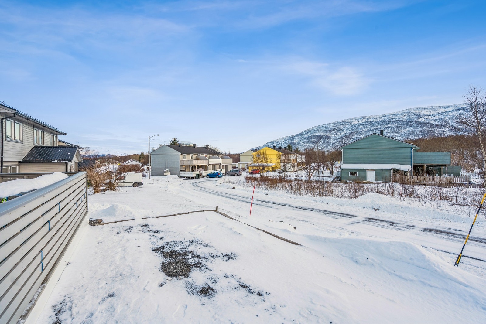 Området byr på et trivelig bomiljø med eneboliger, rekkehus og leiligheter Galleribilde