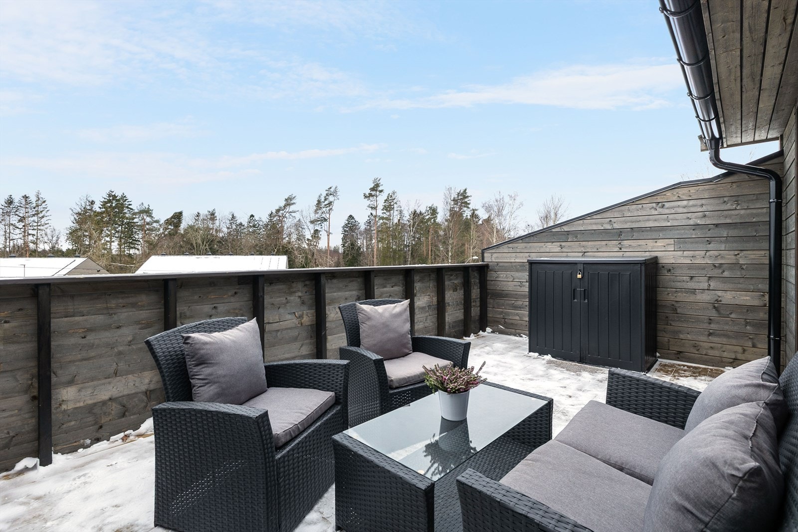 Balkongen har god plass for sittegruppe Galleribilde