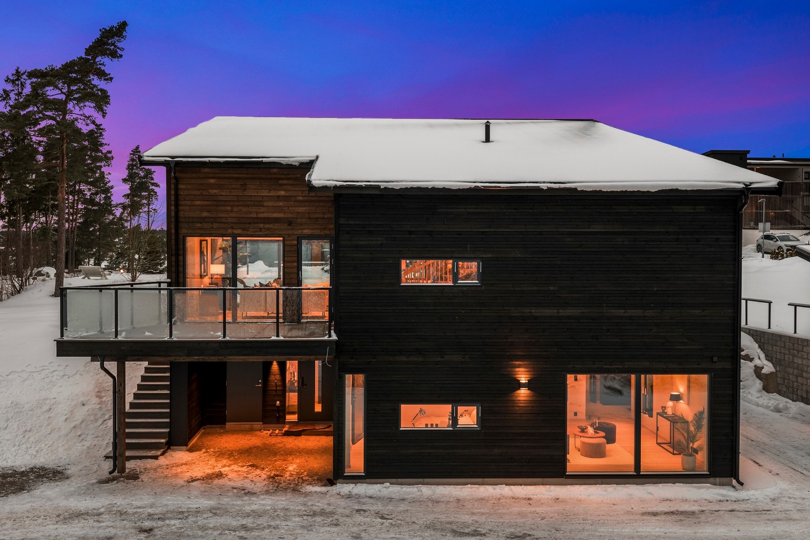 Kledningen er vedlikeholdsfri av typen Møre Royal. Galleribilde