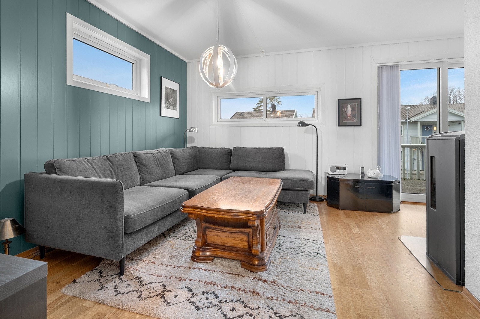 _I tillegg til en stor sofagruppe er det god plass til en stor TV-benk eller andre oppbevaringsskap Galleribilde