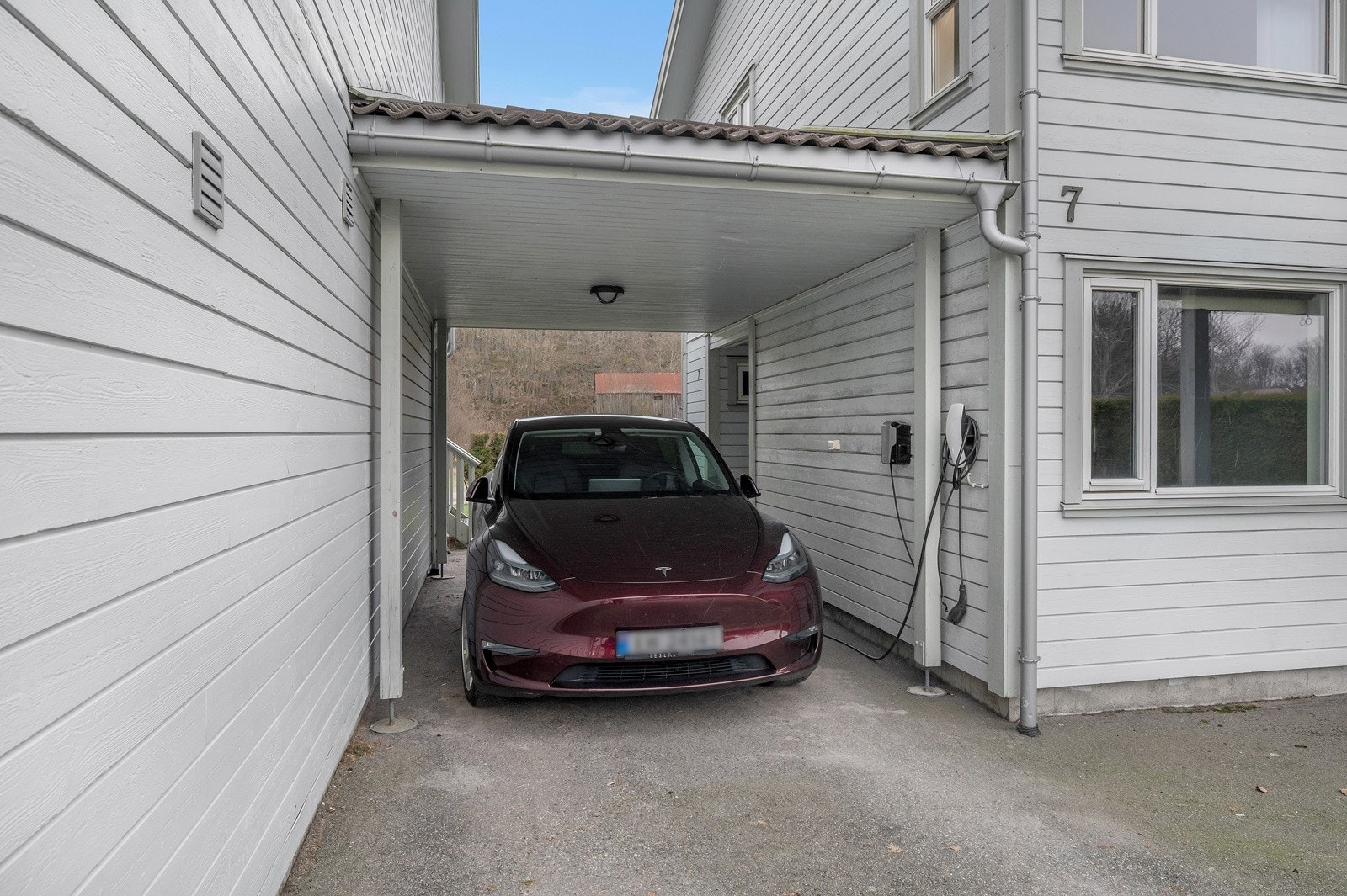 Carport med el-billader Galleribilde