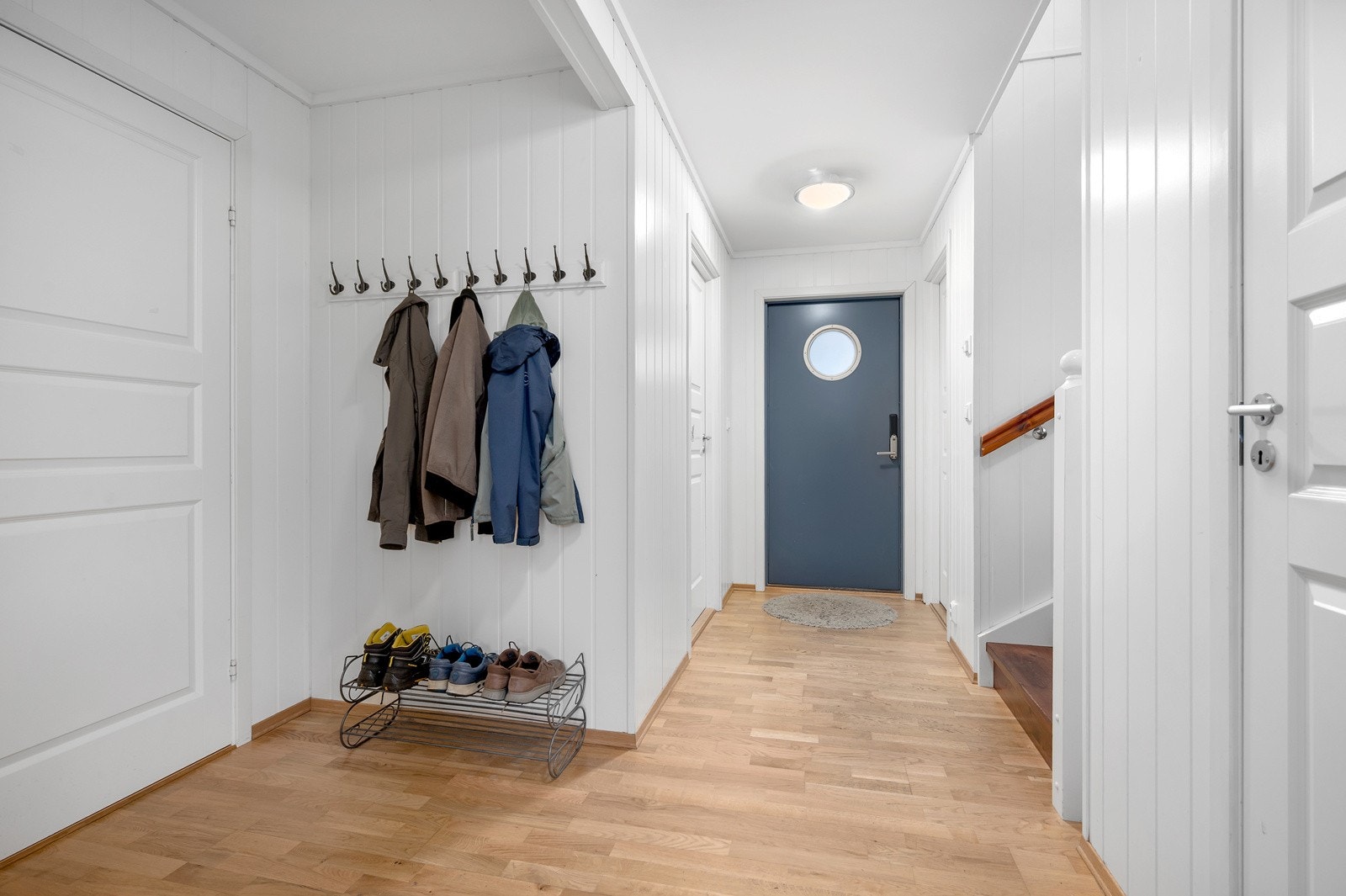 Entrè med oppbevaringsmuligheter Galleribilde