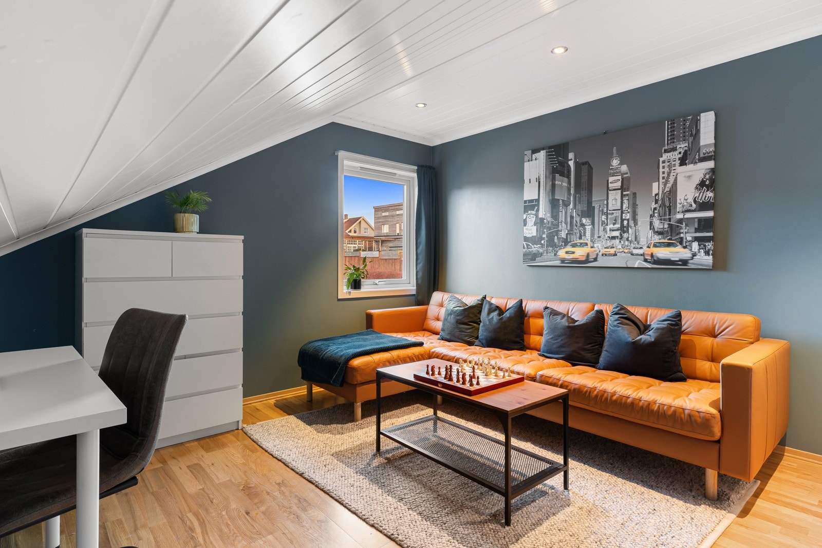 I dag brukes loftstuen som soverom nr. 4. Galleribilde