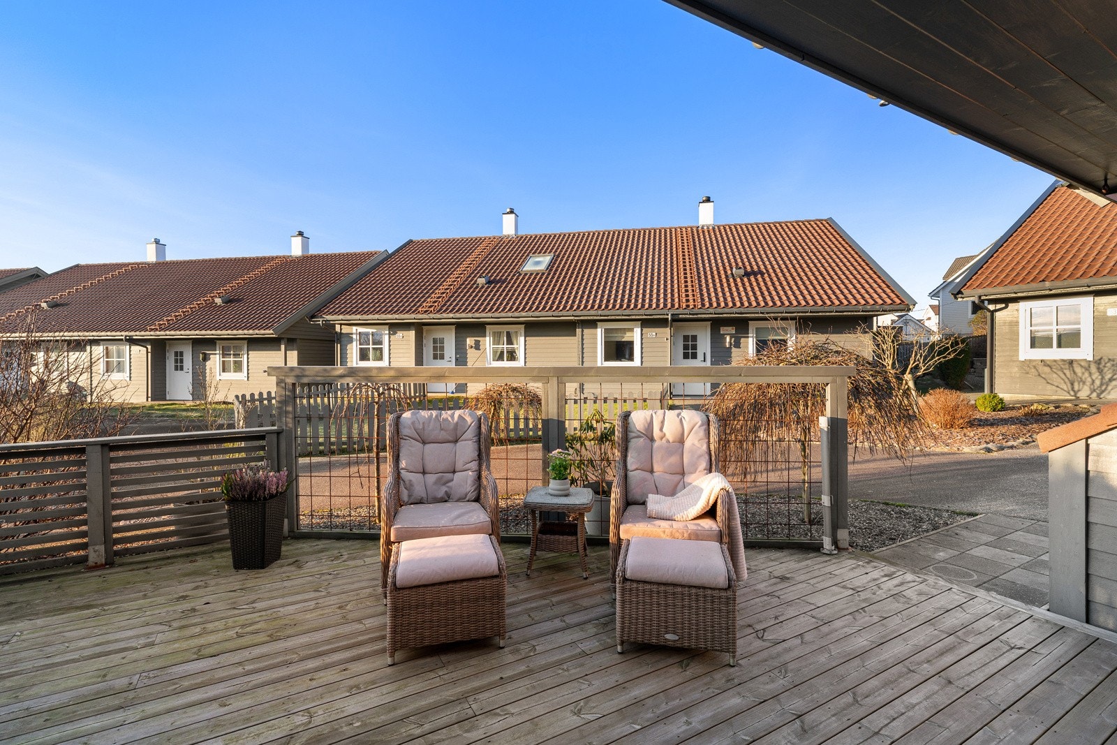 Uteområdet innbyr til rolige stunder, samt sosiale sammenkomster. Galleribilde