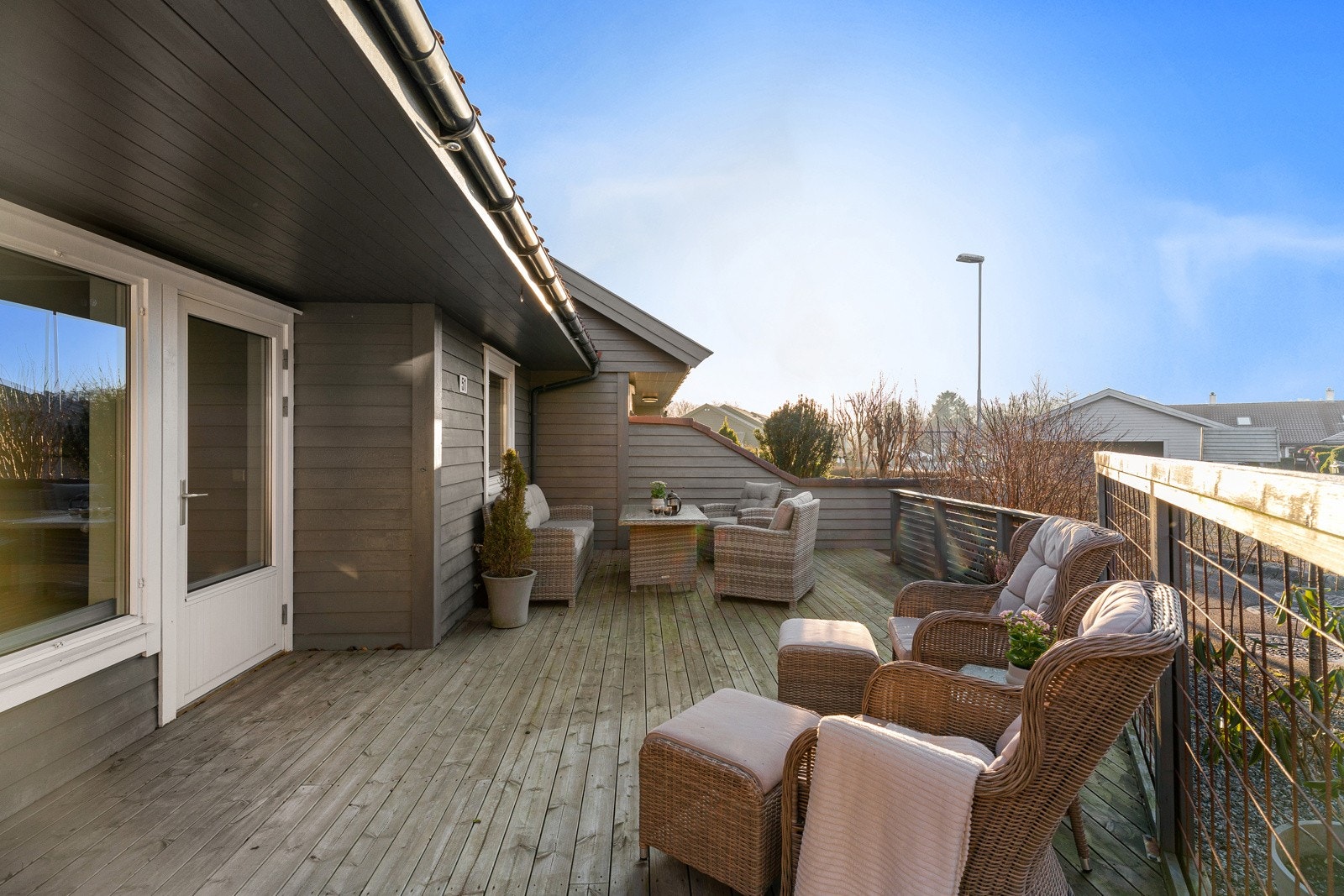 Terrassen er en fin forlengelse av stuen på varme dager. Galleribilde