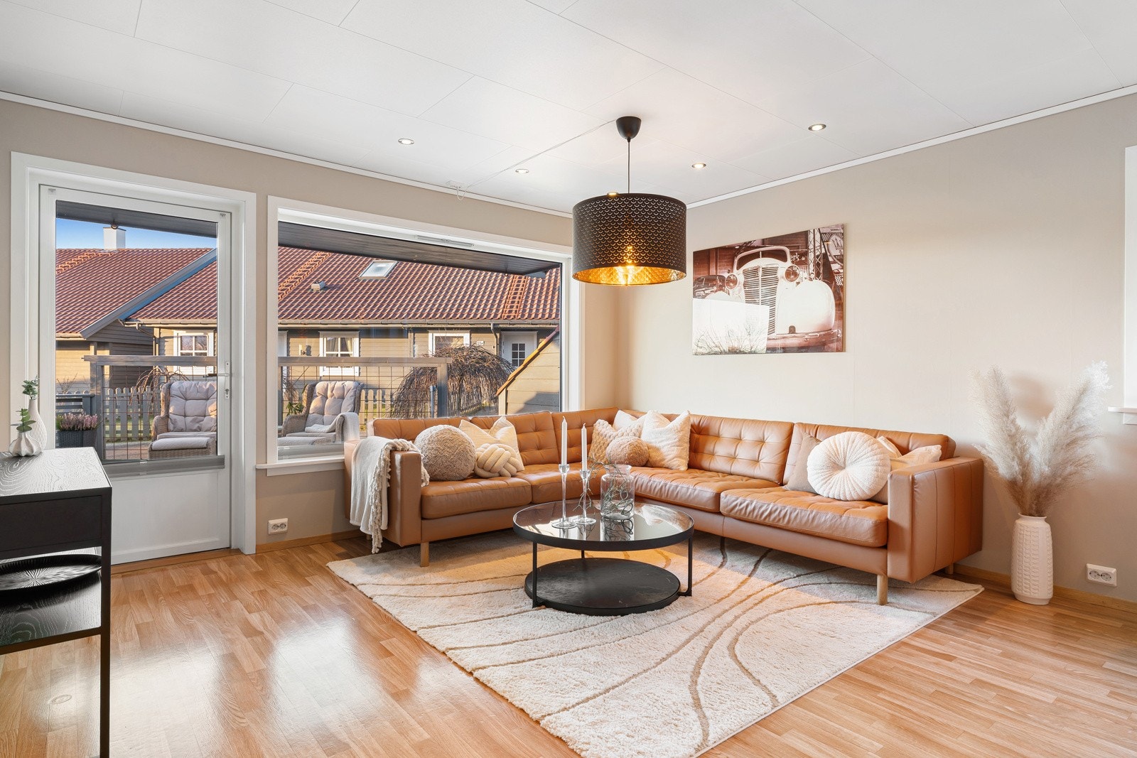 Innholdsrikt enderekkehus over to plan med barnevennlig og attraktiv beliggenhet i Verdalen. Galleribilde