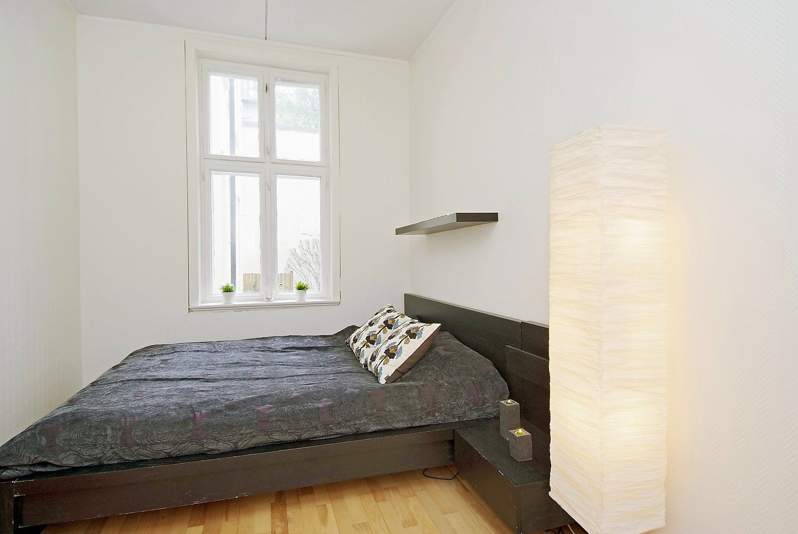 Lyst soverom med god plass Galleribilde