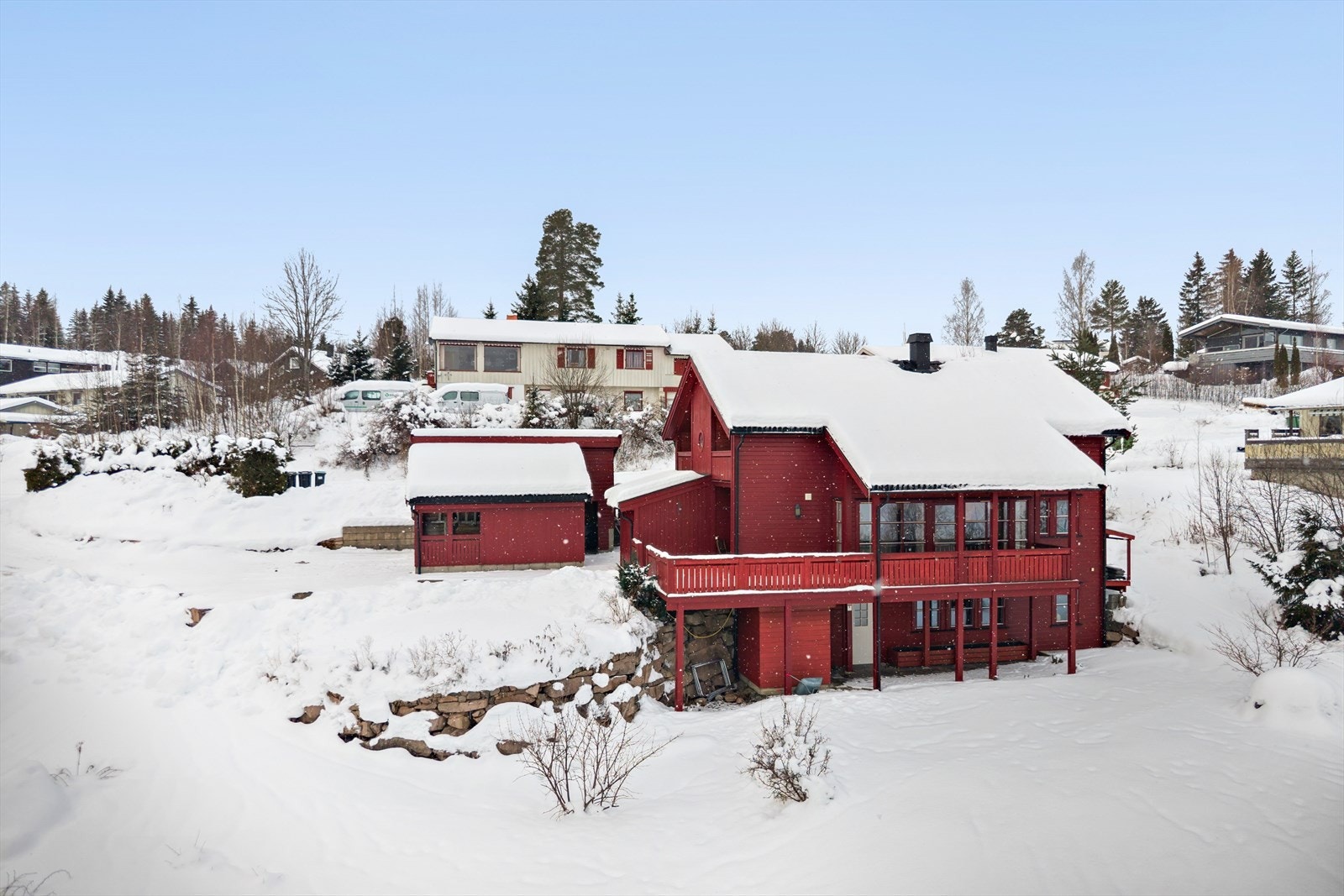 Vinterstemning rundt eiendommen. Galleribilde