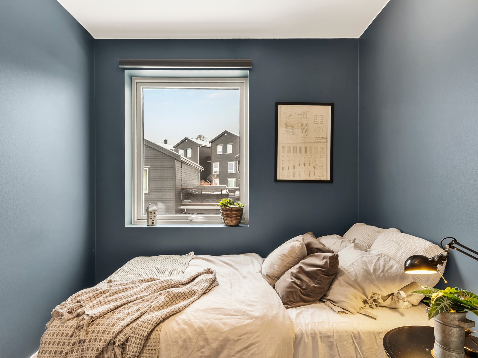 Soverommet er malt i behagelige og moderne fargevalg tilrettelagt for en god nattesøvn. Galleribilde