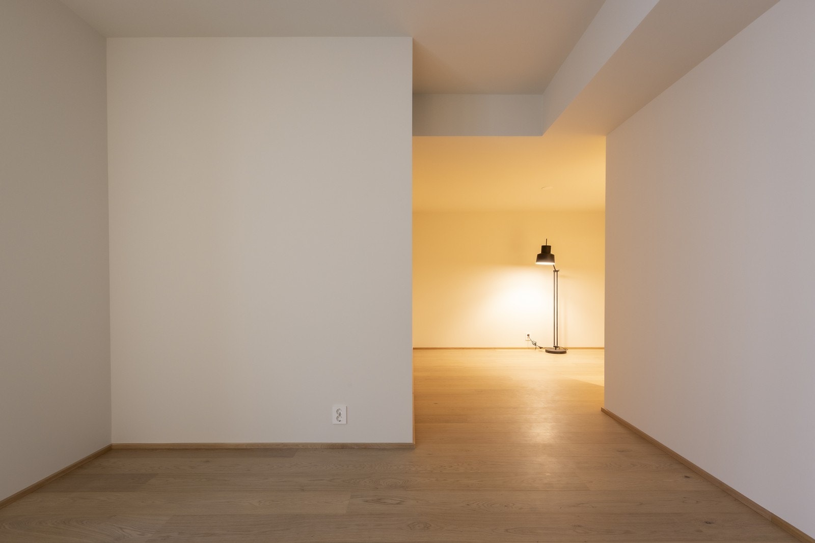 Kjellerstue med opplegg for hybelkjøkken Galleribilde