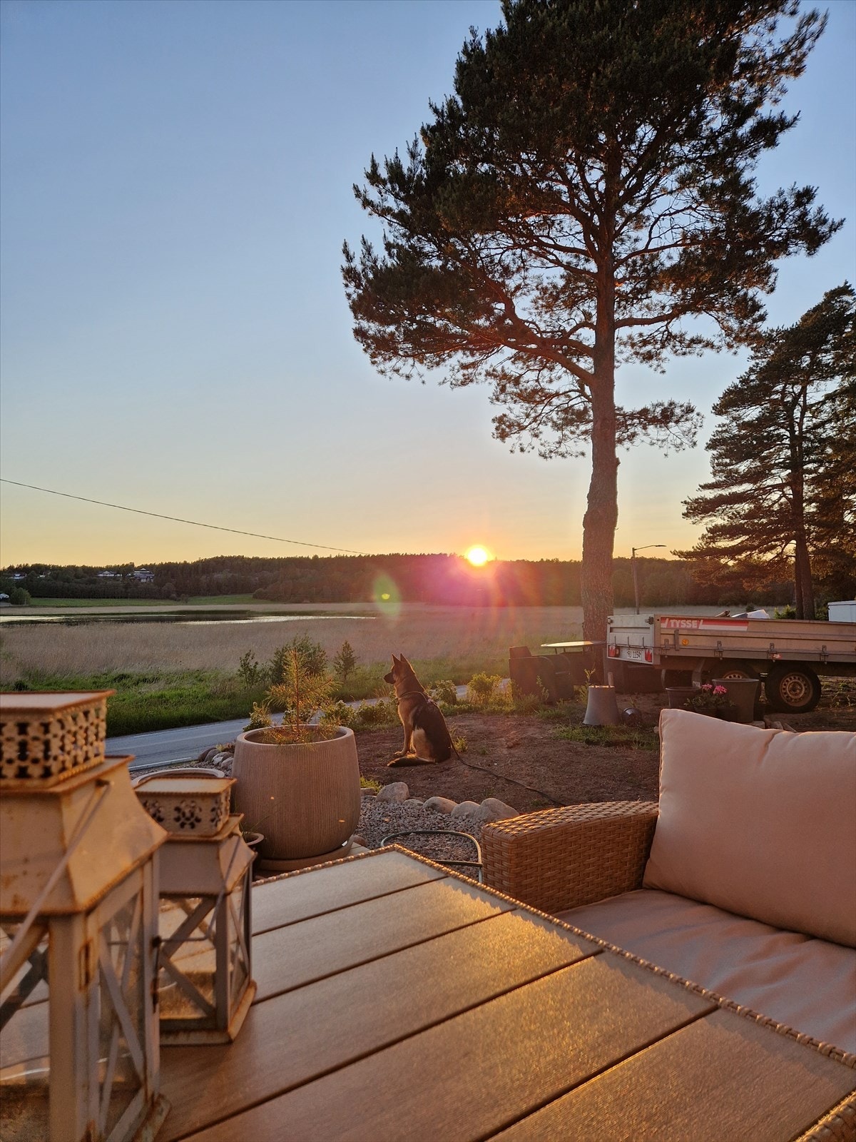 Kveldsbilde fra verandaen med solnedgang Galleribilde