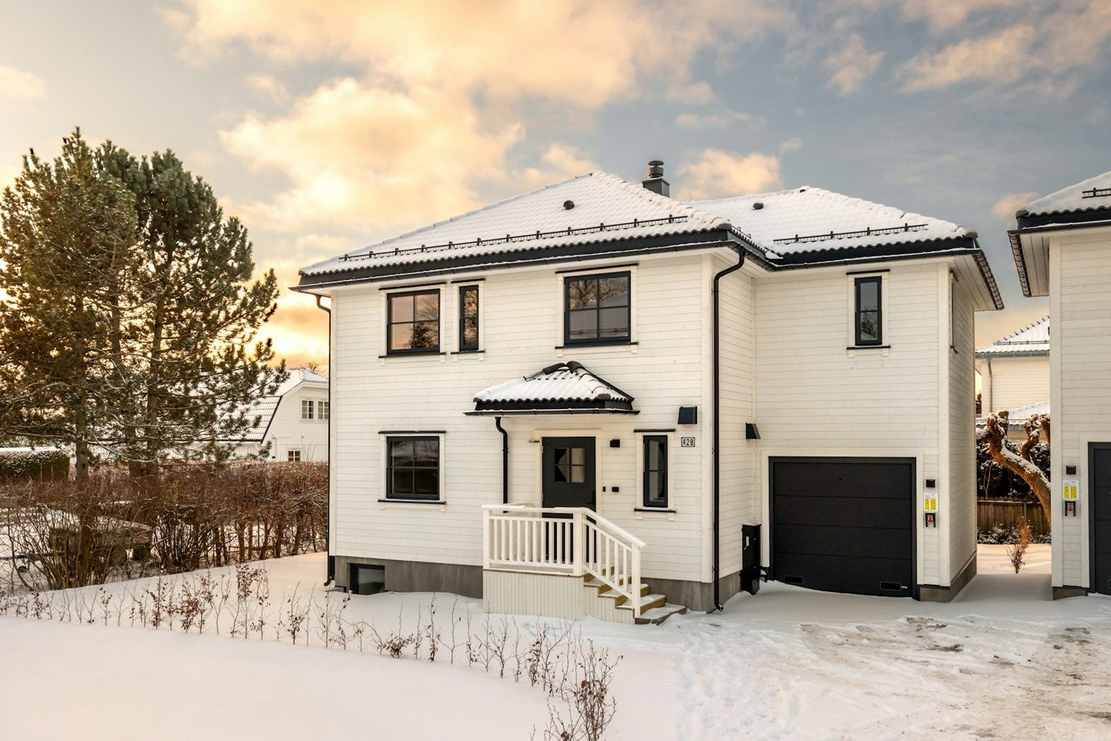 Velkommen til Bjørnveien 42 - Her har vi gleden av å presentere en klassisk, arkitekttegnet enebolig fra 2025 på attraktive Slemdal. Galleribilde