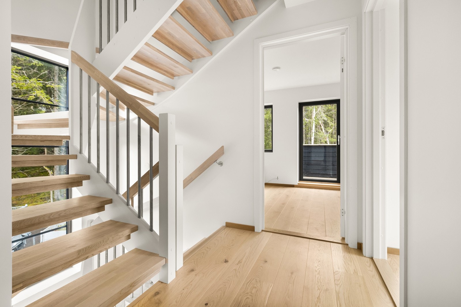 Trapp til 2. etasje Galleribilde