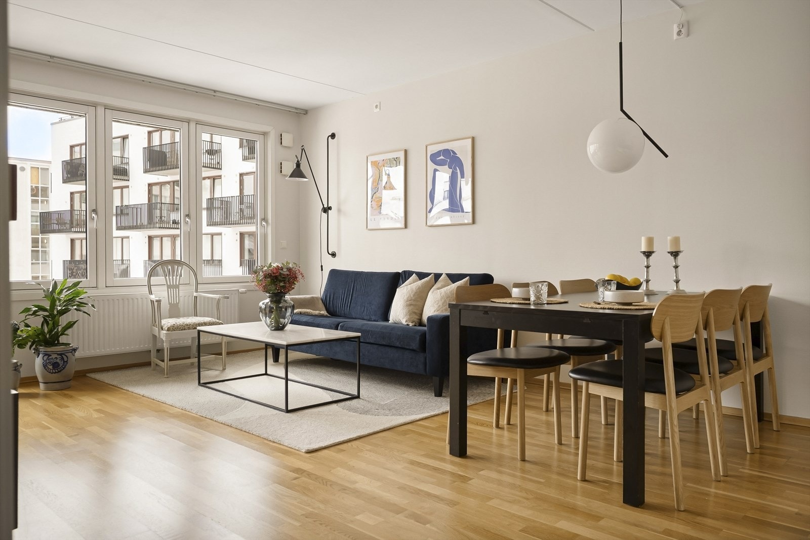 Leiligheten oppleves velholdt og gjennomført med god standard fra byggeår. Galleribilde