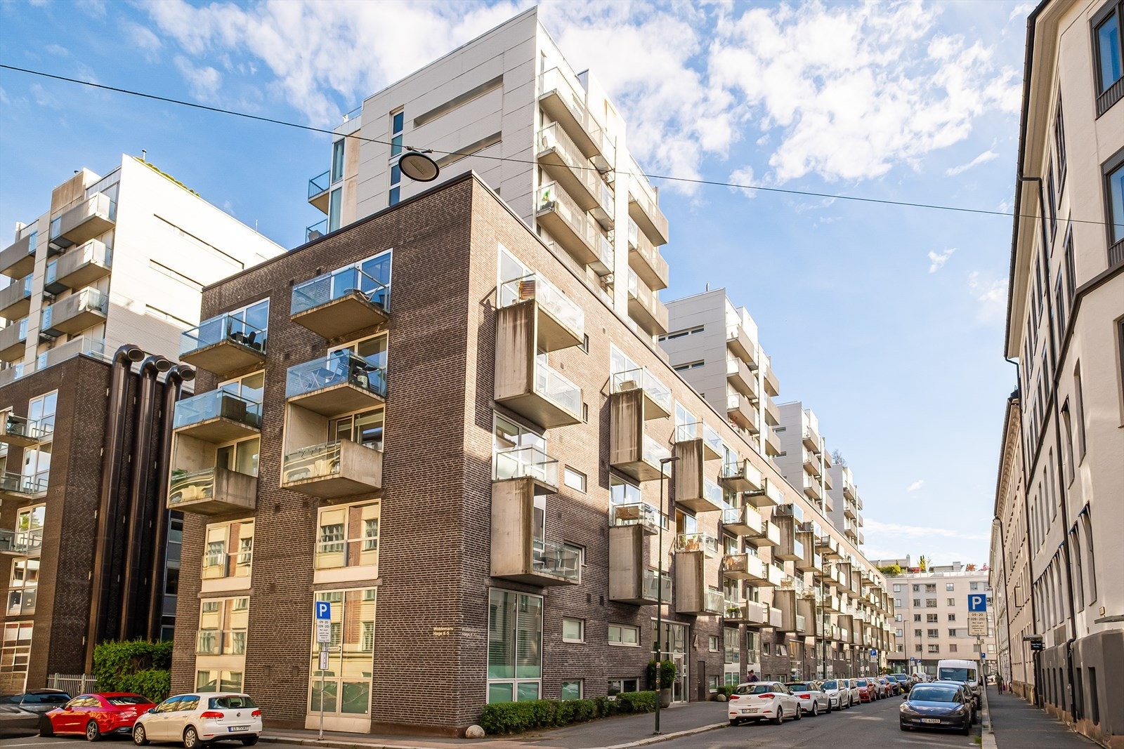 Leiligheten har en meget sentral og attraktiv beliggenhet i veletablert boområde rett ved Alexander Kiellands Plass. Galleribilde