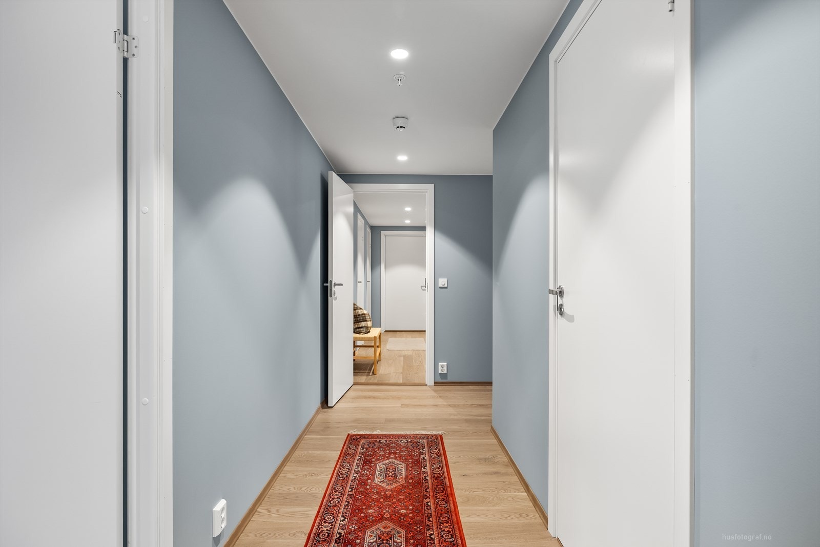 Entré og gang har downlights i himling. Galleribilde