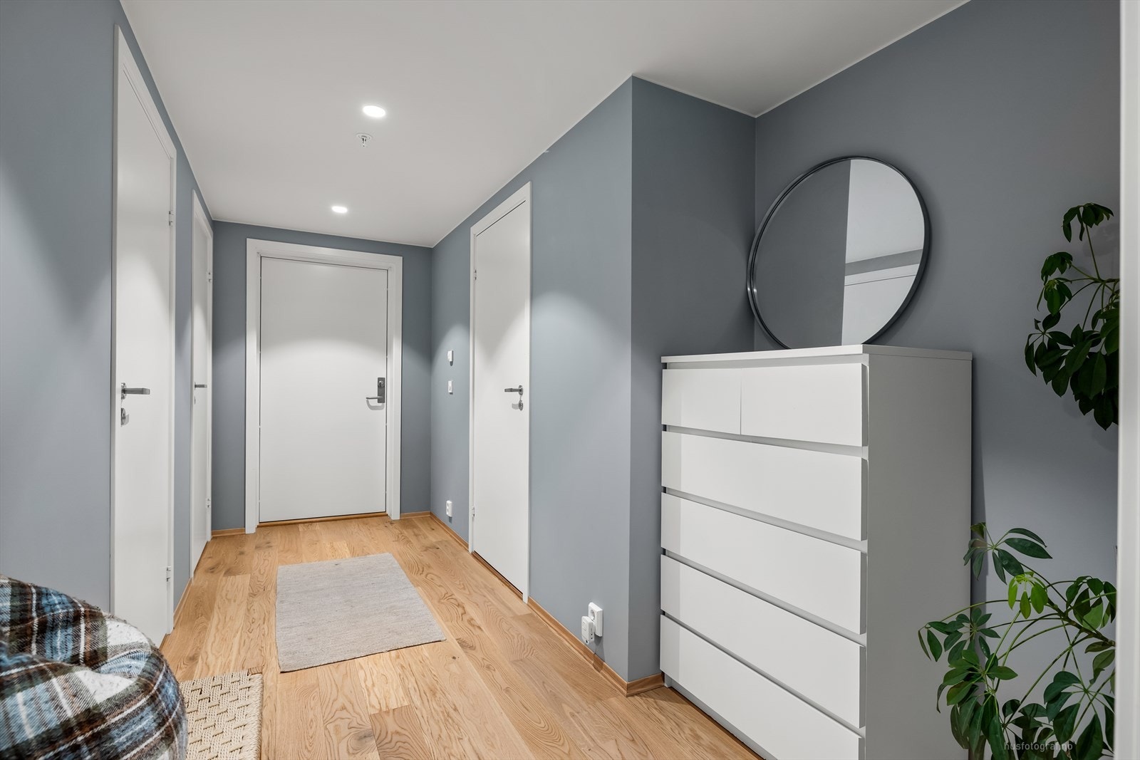 Nisje for garderobeløsning i gangen, her kan man sette inn skyvedørsgarderobe. Galleribilde