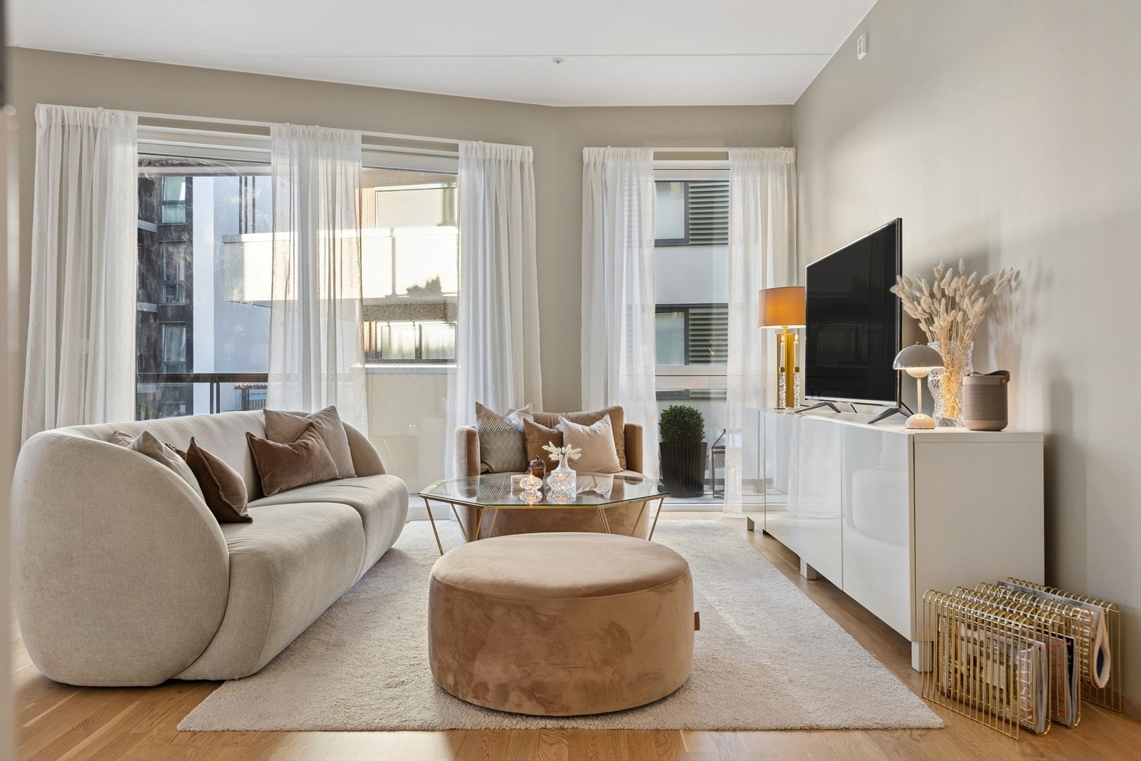 Komfortabel sofagruppe hvor du kan samle venner og familie til hyggelige TV-kvelder. Galleribilde