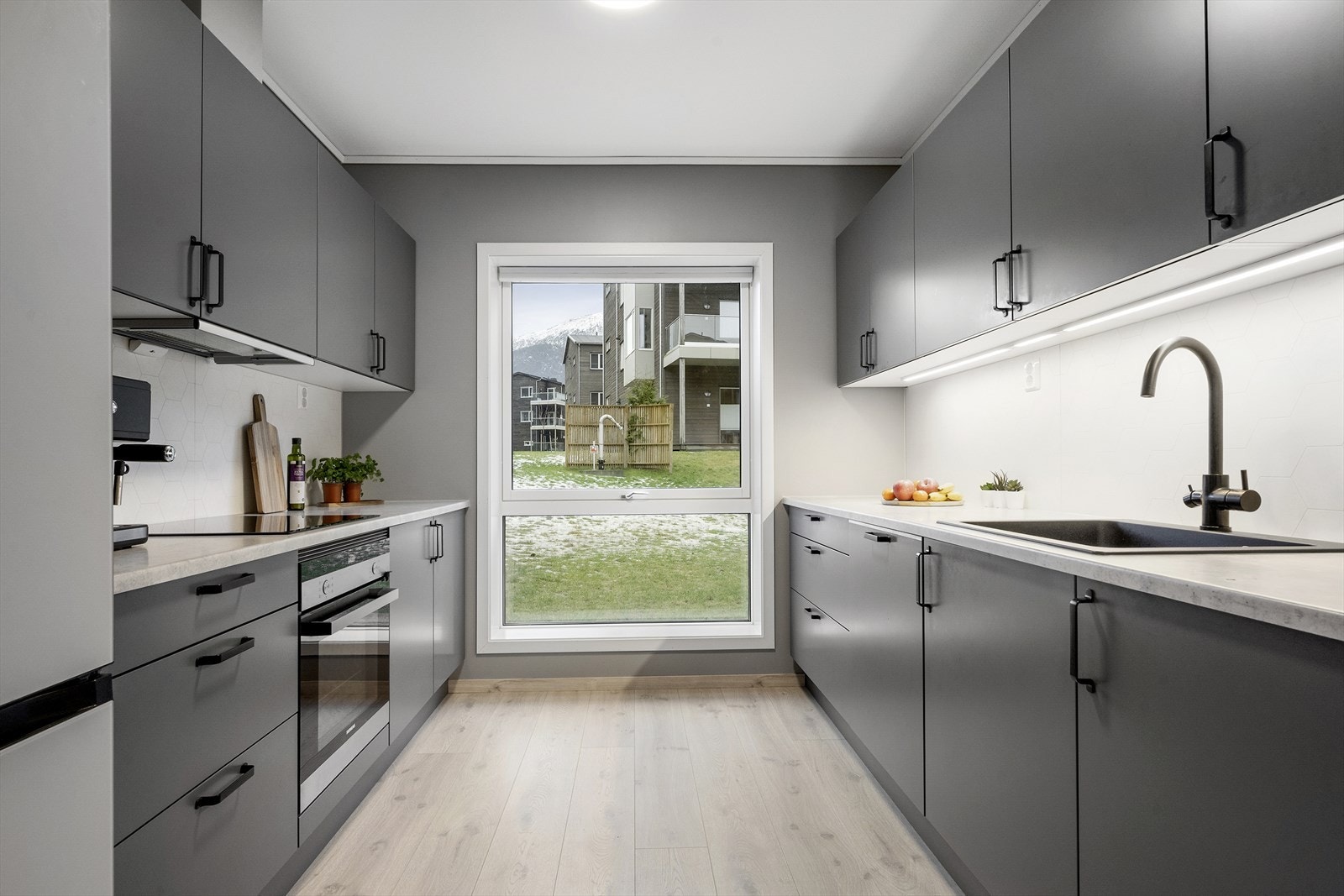 Kjøkkenet har fin innreiing frå Sigdal og praktisk utføring. Galleribilde