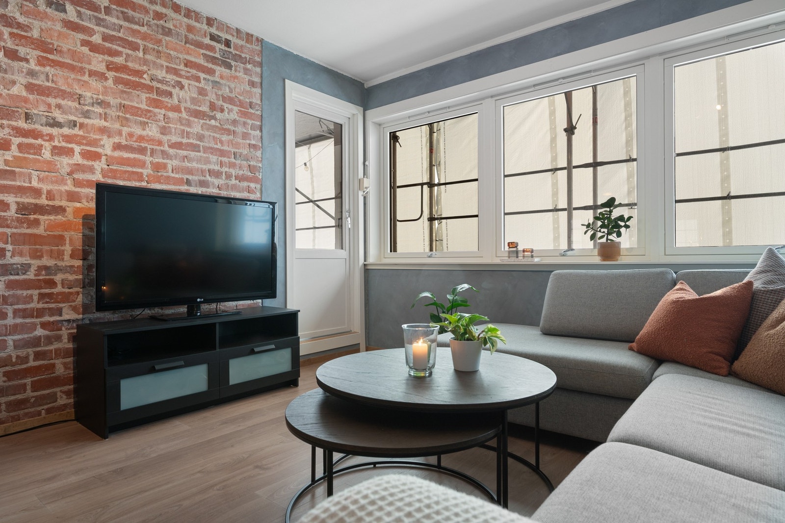 Legg merke til den kule tegelsteinsmuren. Galleribilde