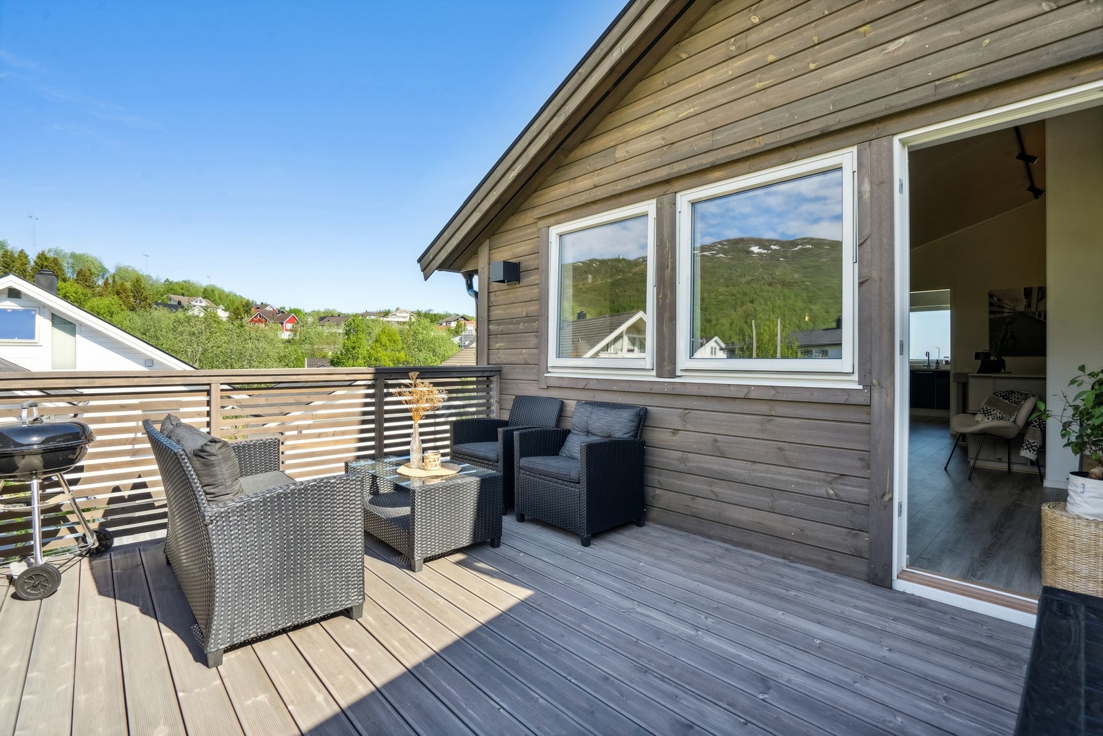 ... denne flotte balkongen som ble bygget i 2022. Galleribilde