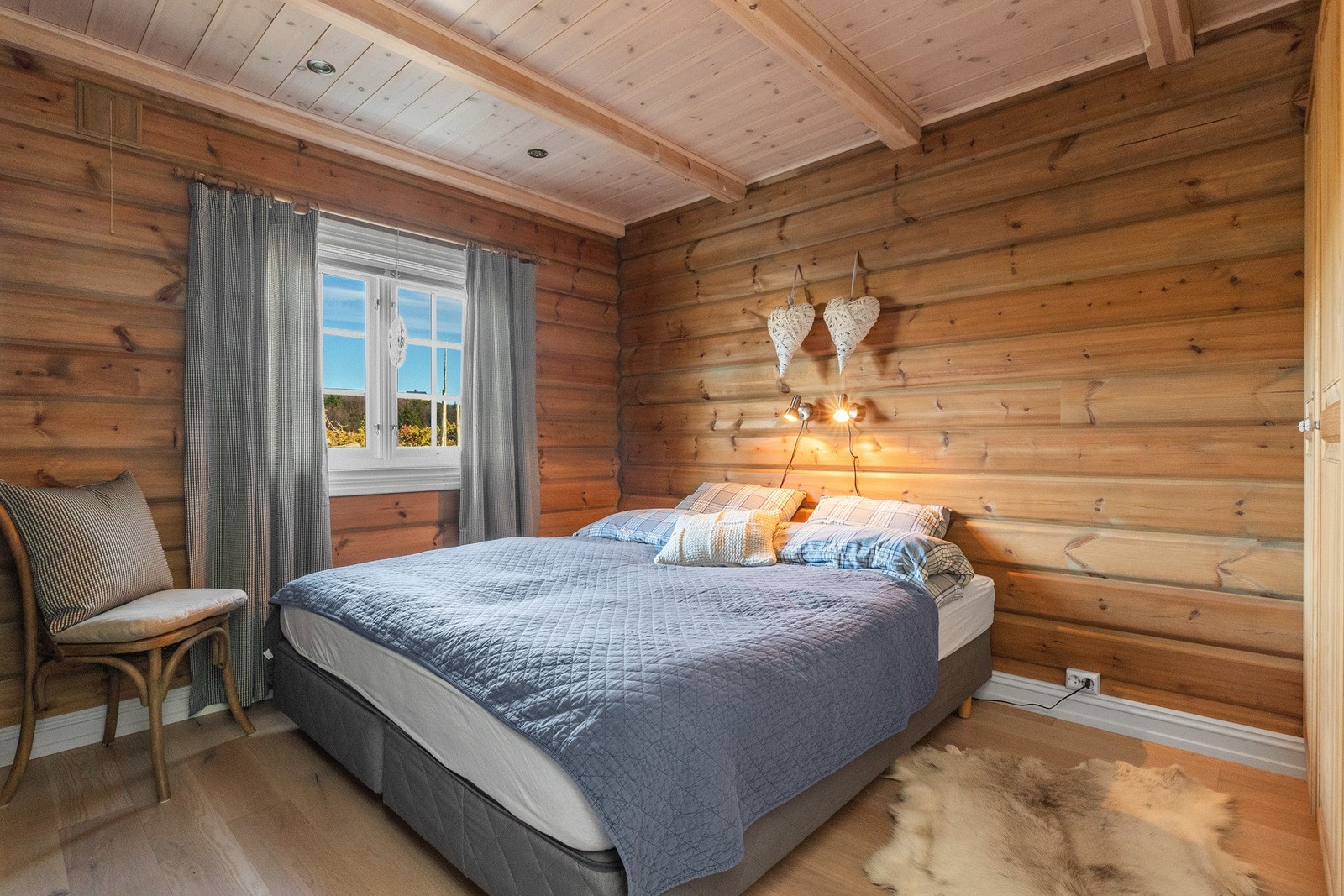 Soverom 1 og 2 er omtrent like store Galleribilde