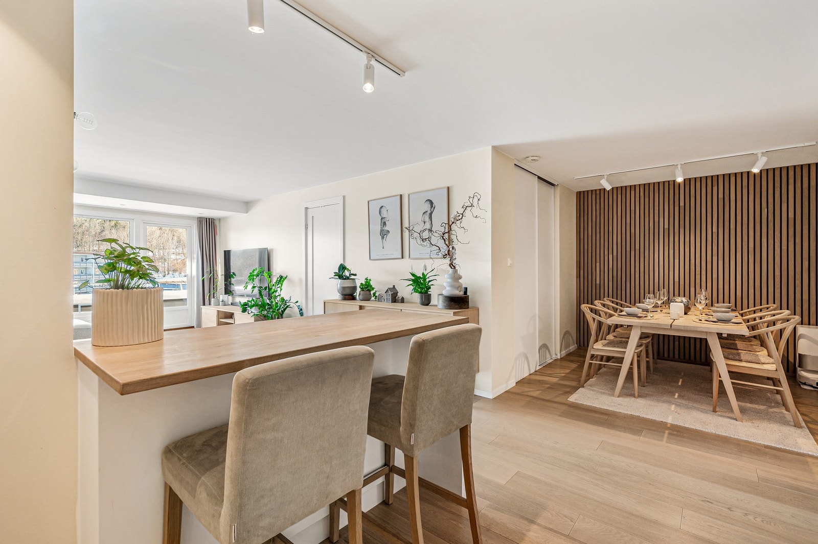 God plass til spisebord i tilknytning til kjøkkenet. Galleribilde